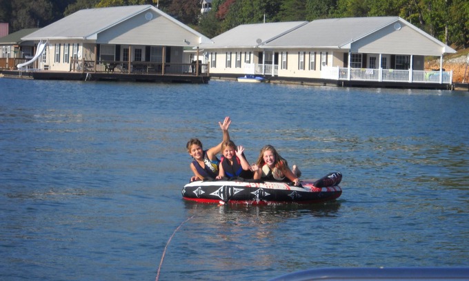 La Follette House | Premier Floating Holiday at Norris Lake with Pool & Views