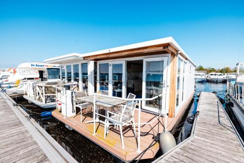 Groenlandsekade House | Floating Holiday Home - 15 mins to AMS
