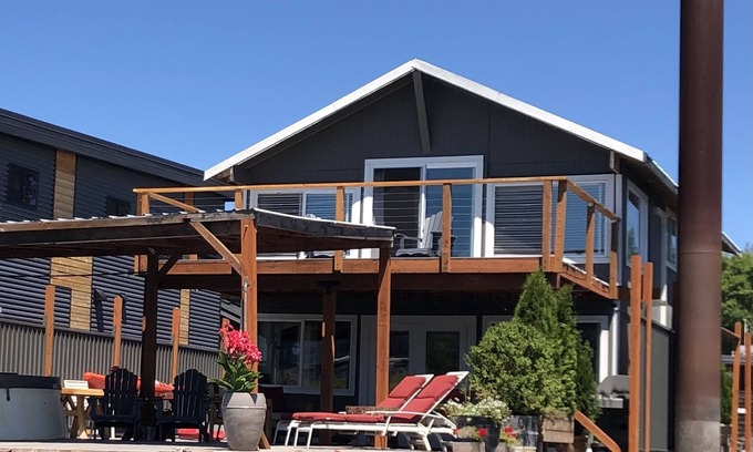 Hayden Island House | Experience a Floating Home with Ocean Views & Pet-Friendly Stays