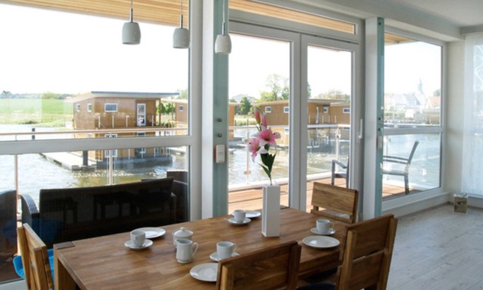 Kroeslin House | Cozy Floating House 4 Oie with Oceanfront Views and Fireplace