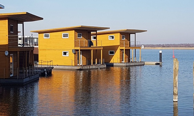 Ostvorpommern House | Comfortable Floating Houses in Krösliner Yachthafen