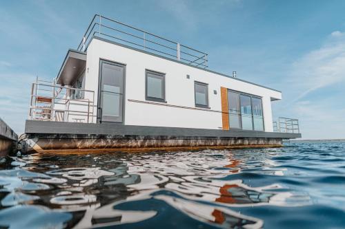 Vetschau/Spreewald House | Unforgettable Floatinghouses Spreewald with Oceanfront Views