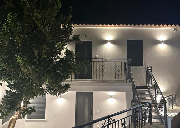 Nea Koutali Apartment | Unforgettable Stay at Flonikos Apartments: Rated 10/10