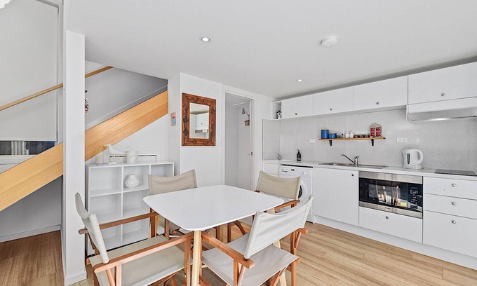 Low Head Cottage | Oceanfront Flood Tide Cottage Two with Pool & Family-Friendly Amenities