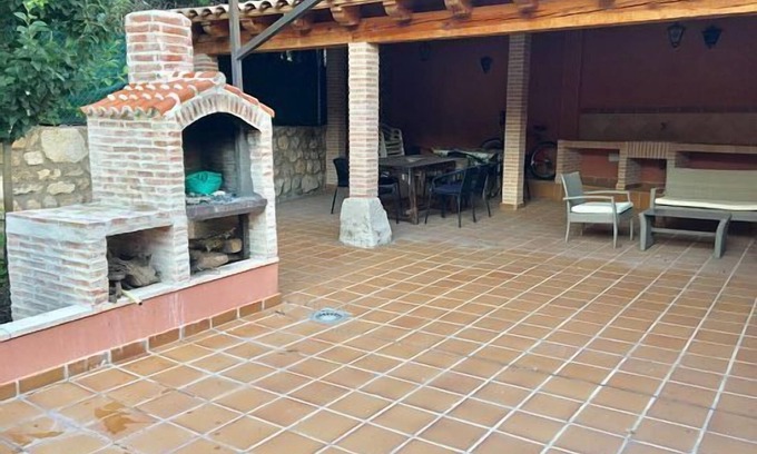 Brihuega Cottage | Ideal Flor de Lavanda Apartments for Group Getaways