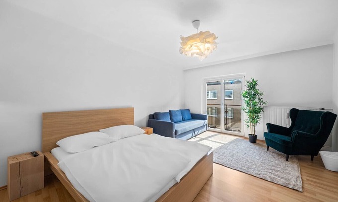 Schottenfeld Apartment | Family-Friendly Flora Collection 13 with Breakfast in Vienna