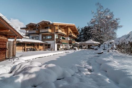 Ellmau Bed & Breakfast | Discover Flora - Your Ideal Oceanfront Garden Retreat