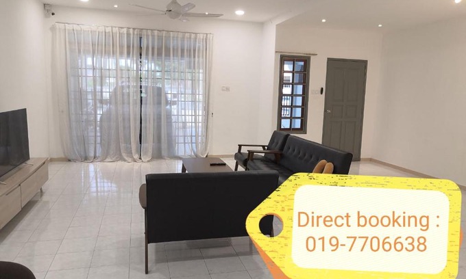 Batu Pahat House | Inviting Flora Homestay: Child-Friendly Retreat in Taman Flora