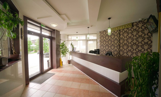 Borovets Apartment | Discover Flora Residence Daisy: Pet-Friendly Retreat with Pool