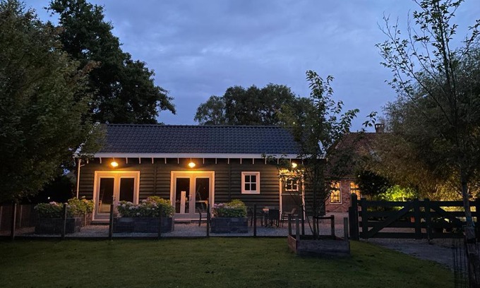 Landsmeer Bed & Breakfast | Oceanfront Bliss at Flora’s B&B - Rated 9.6/10 by Guests