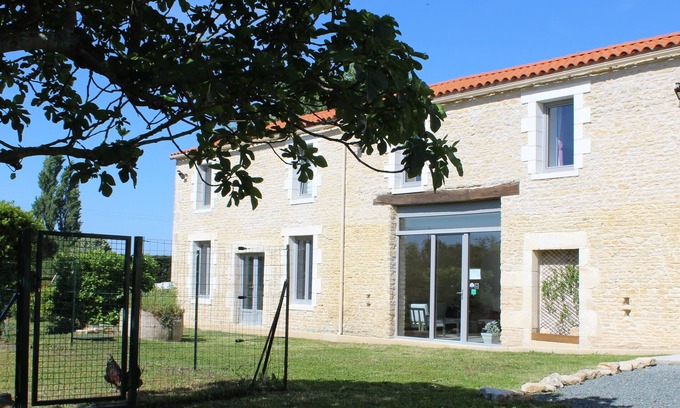 Vix Bed & Breakfast | Experience Flore des Marais: Guest Rated 9.8 with Dining