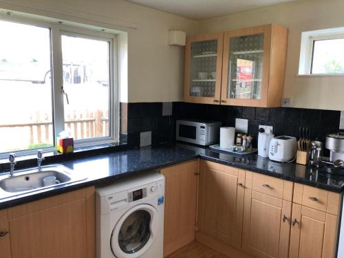 Andover House | Relax at Florence Court Andover: Pet & Child Friendly Stay