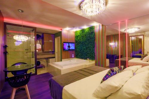 Santa Rosa Hotel | Relax at Florence Motel Spa: Wheelchair Accessible Retreat
