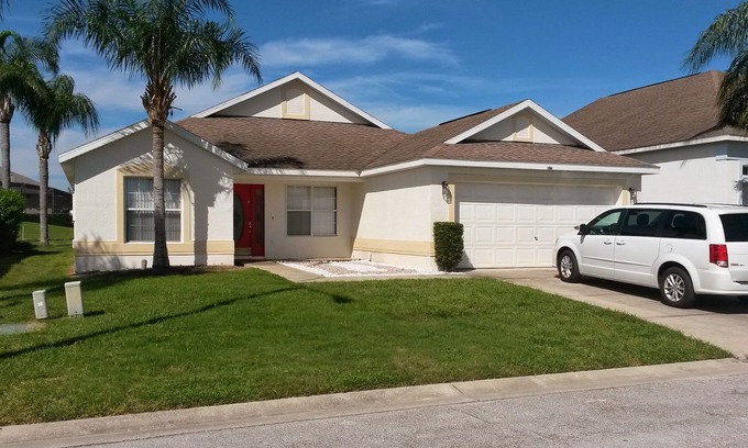 Esprit House | Premier Florida Villa: Just 6 Miles from Disney Attractions