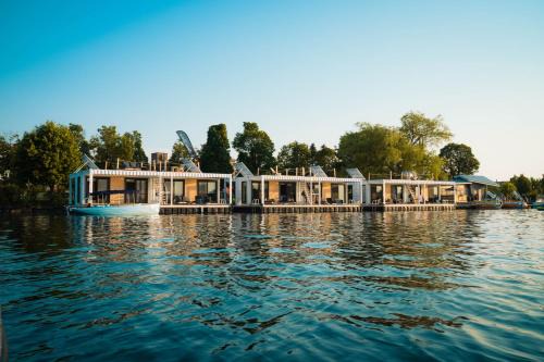Valleyfield Hotel | Family-Friendly Flotel with High Guest Ratings Await You