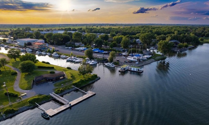 Saint-Paul-de-l'Ile-aux-Noix Hotel | Experience Flotel St-Paul-Ile-Aux-Noix for Your Next Getaway