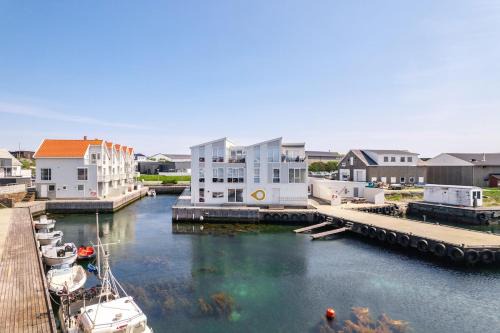 Akrehamn Apartment | Flott Leilighet, 1 etasje med nydelig sjøutsikt