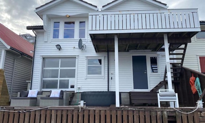 Bomlo House | Idyllic Rorbu Retreat in Langevåg/Bømlo - Guest Rated 10/10