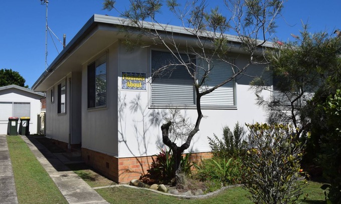 South West Rocks Cottage | Guest Rated 9/10 - Flounder About, South West Rocks Escape