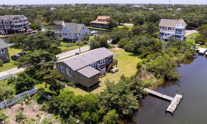 Ocracoke Cottage | Idyllic Canal Front Cottage for Your Fishing Adventure