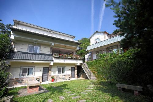 Gukeng Bed & Breakfast | Experience Comfort at Flourish B&B: Pet Friendly & Breakfast