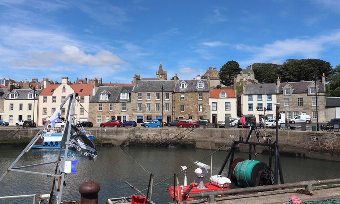 Pittenweem Apartment | FLOURLOFT: Family-Friendly Cottage with Ocean Views