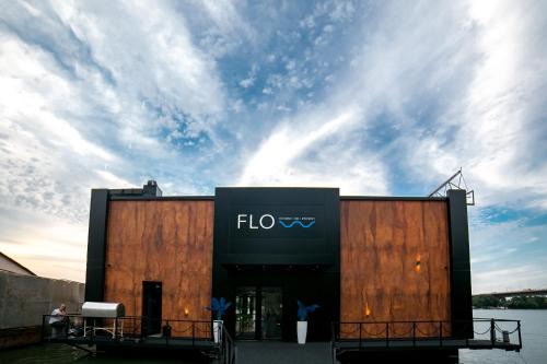 Cukarica Hotel | FLOW: Oceanfront Retreat with Hot Tub and Pet-Friendly Perks