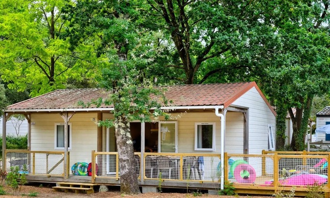 Saint-Hilaire-de-Riez Ski Chalet | Flower Camping Les Biches * - Cottage Family 3hPremium - 32m2 - covered XXL terrace - TV - LV - plancha - free WIFI 7 people