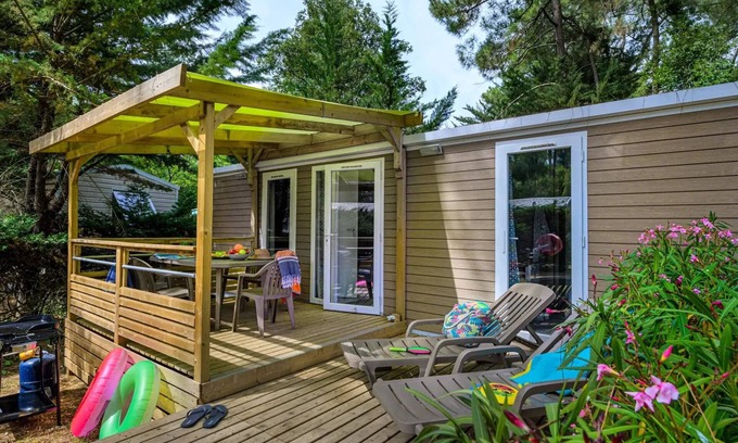 Saint-Hilaire-de-Riez House | Cozy Campsite Flower Les Biches: Oceanview Mobile Home