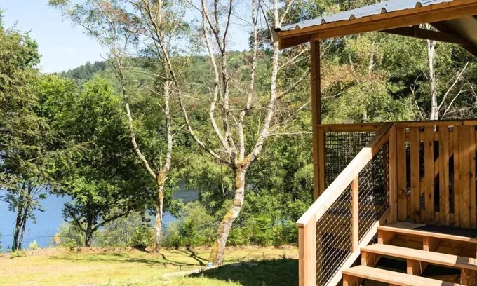 Treignac House | Lake View Lodge: Premium 3-Room Stay at Campsite Flower