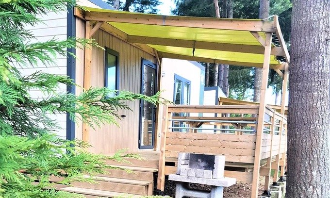 Neuveglise-sur-Truyere House | Relaxing Family Retreat at Camping Flower le Belvédère