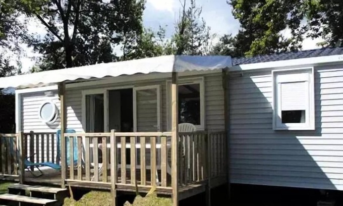 Neuveglise-sur-Truyere House | Family-Friendly Camping Flower le Belvédère with Spa & Kitchen