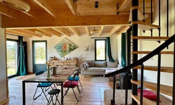 Guillac House | Serene Flowery Escape Lodge with Spa and Hot Tub
