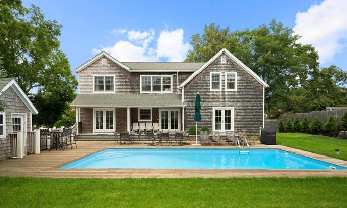 East Hampton North House | Explore Floyd's Estate: Family-Friendly 4-Star Retreat