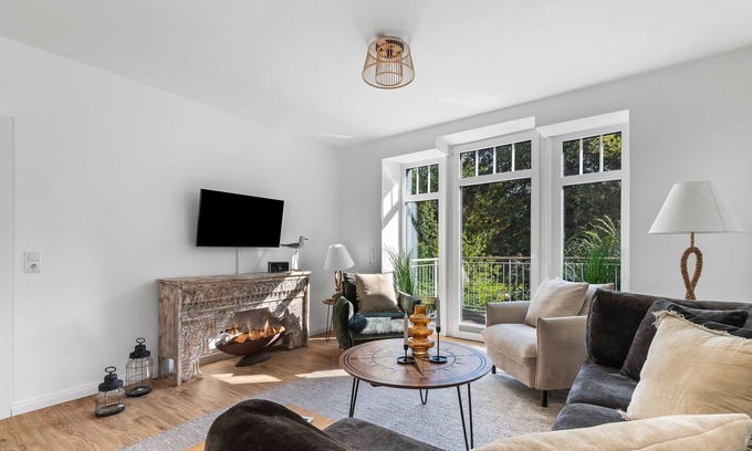 Hedwigenkoog Apartment | Flunder: Modern Apartment with Balcony & Ocean Views