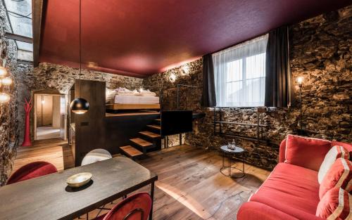 Glorenza Hotel | Experience Flurin Suites: Pet-Friendly with Breakfast Included