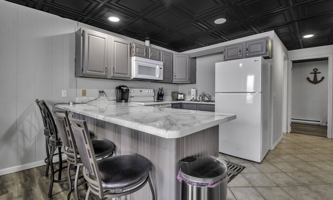Geneseo Apartment | Top-Rated Lakefront Condo-Apartment B with Pool & Views