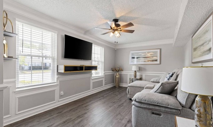 Highland Springs House | Fly-In Style: Charming Townhome 6 Mins from RIC!