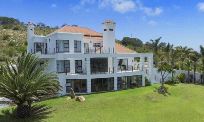 Mossel Bay House | Oceanfront Escape at Fly Me To The Moon Guesthouse