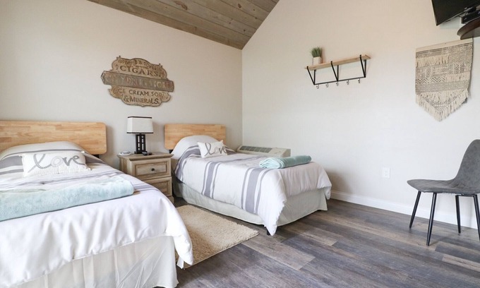 Dry Ridge Cottage | Convenient Stay at Flying Duck near Ark Encounter
