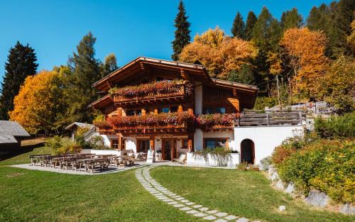 Casetti House | Relax at Fogajard Lovely Chalet with Oceanfront Spa Retreat