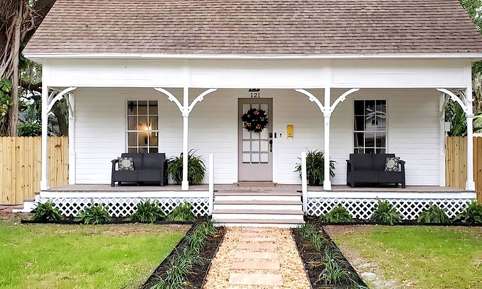River District House | Fogarty Manor - Perfect Location Near Downtown and Beaches