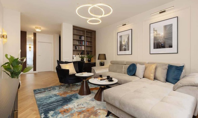 Srodmiescie Apartment | Elegant 2-Bedroom Apartment with Parking in Foksal, Warsaw