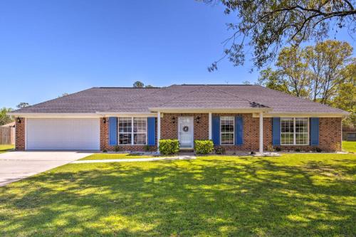 Foley House | Family-Friendly Foley Escape with Fenced Yard Near Beaches