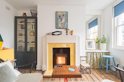 Folkestone Apartment | Folkestone Terrace - Unique Holiday Home with Pet-Friendly Perks