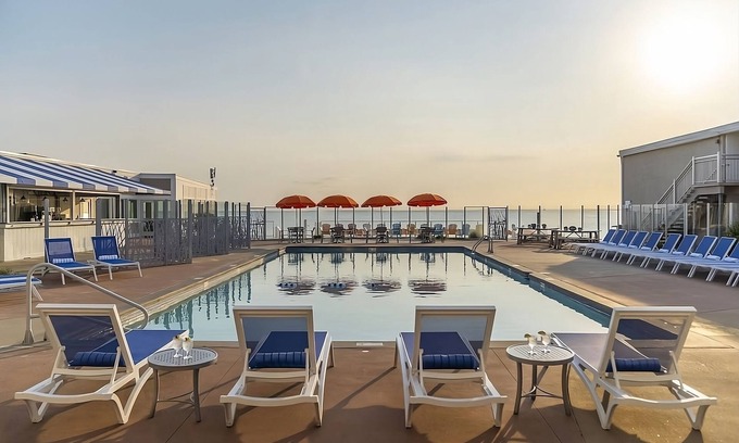 Silver Beach House | Explore Cornelia Carey Sanctuary: Modern Units & Ocean Views