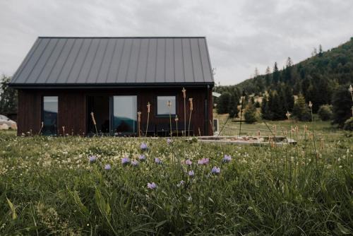 Ujsoy House | Pet-Friendly Retreat at Folwark Soblówka - Domek AGAT