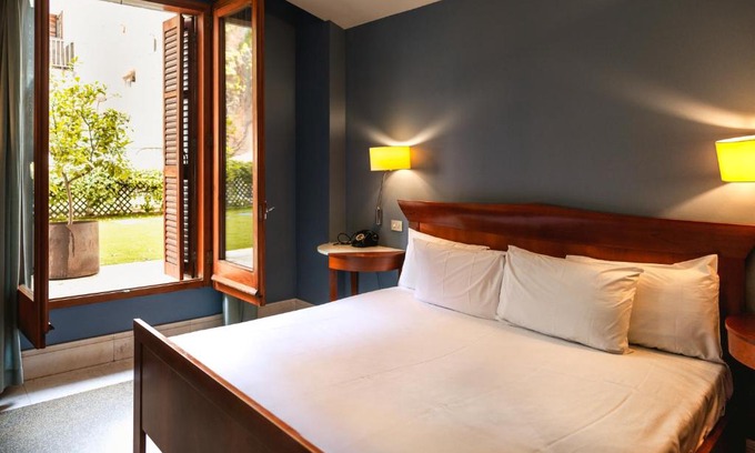 Granollers Hotel | Fonda Hotel 1771: Family-Friendly Stay with Top Amenities