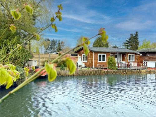 Geel Ski Chalet | Fonnies Chalet: Family & Pet-Friendly Retreat Awaiting You