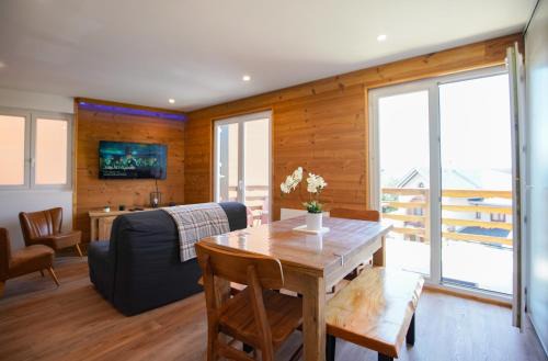 Font-Romeu-Odeillo-Via Apartment | Font Romeu Plein Centre- T2 Premium- 6 pers-Netflix- Fibre-5 mn Télécabine & Tyrolienne